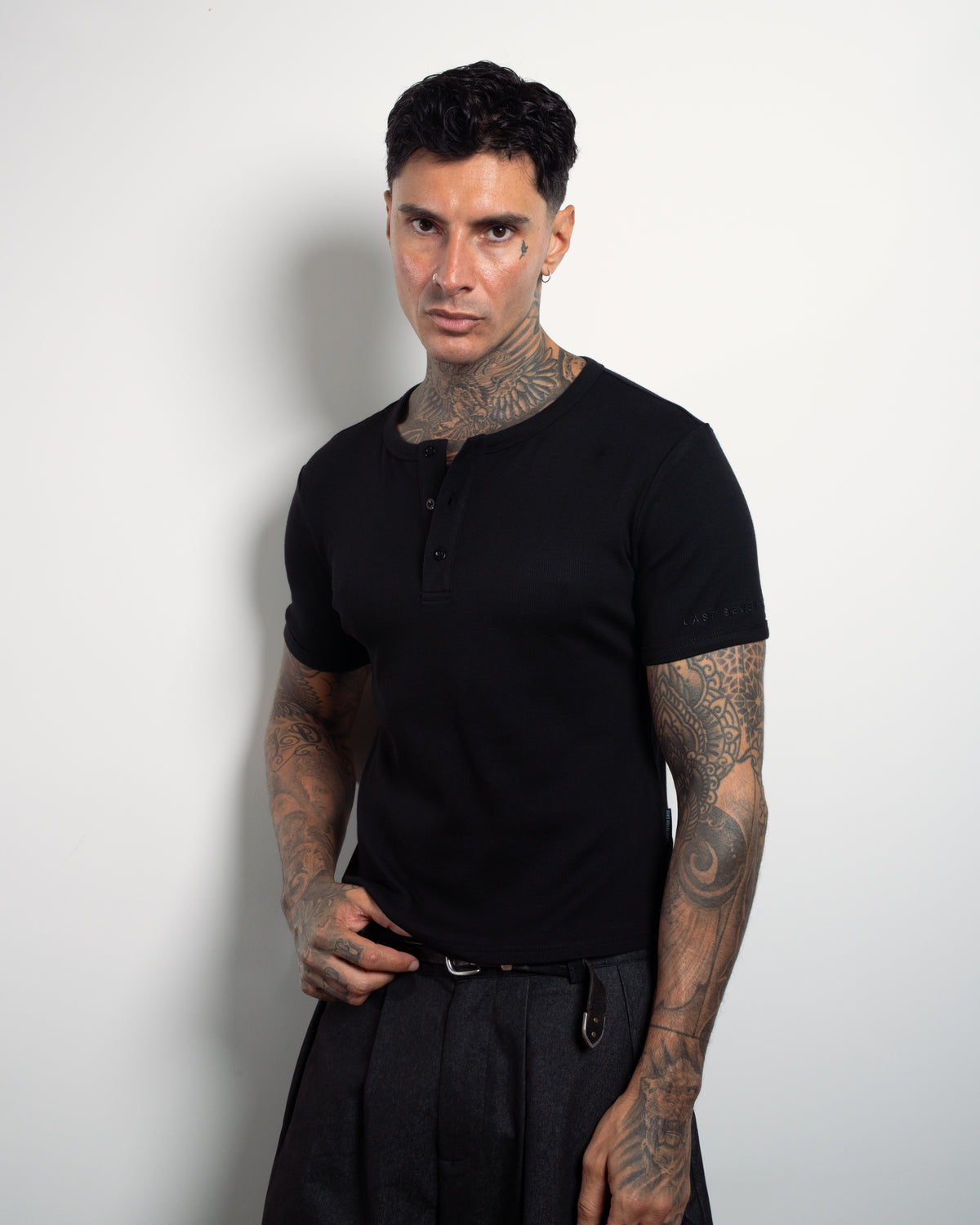 NOIR SS HENLEY