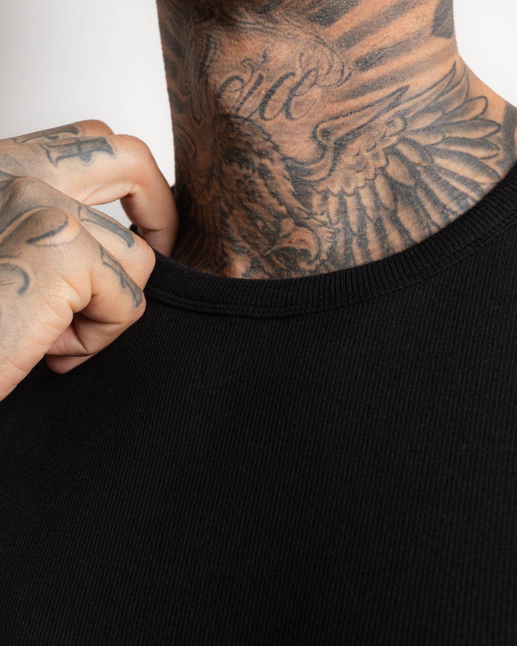 NOIR FITTED T-SHIRT